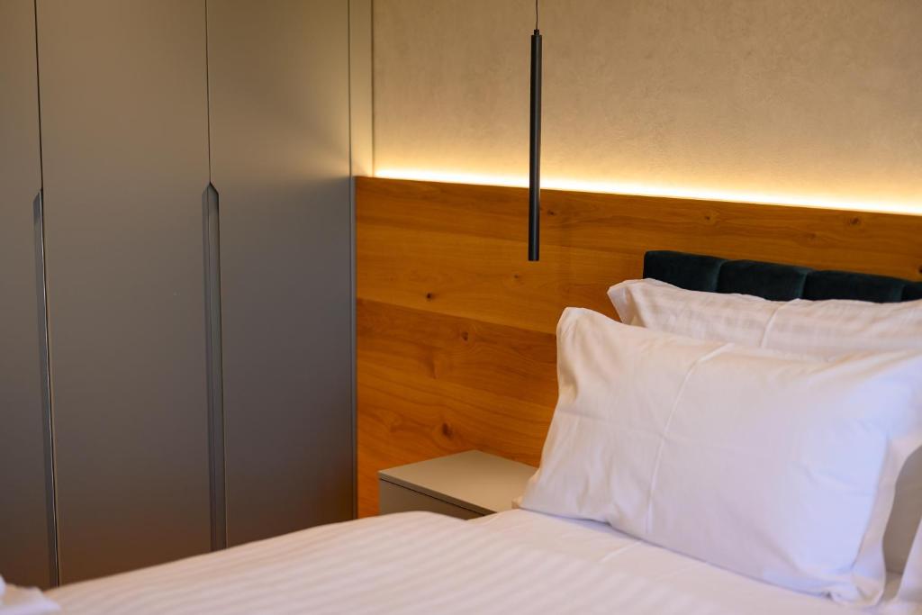 adore home, tirane